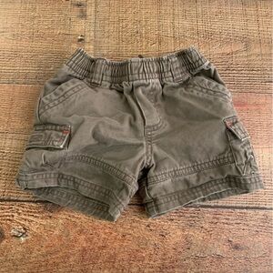 Children’s place baby boys green cargo shorts -6/9M